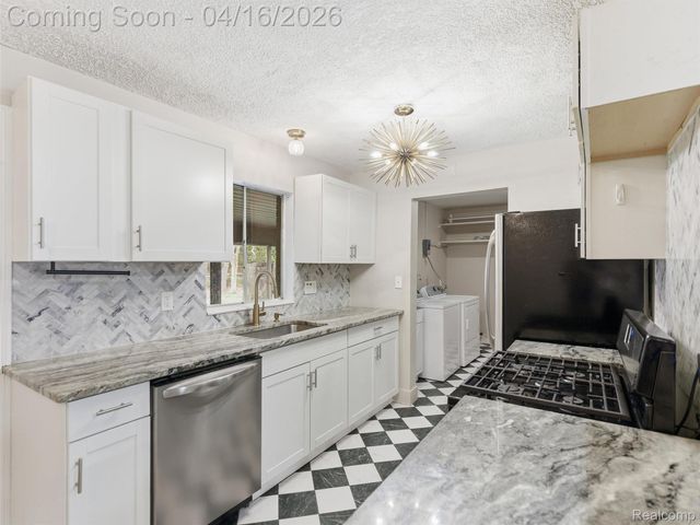 2674 Littletell Avenue, West Bloomfield Charter Township, MI 48324