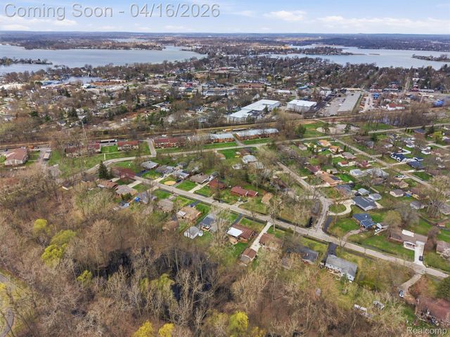 2674 Littletell Avenue, West Bloomfield Charter Township, MI 48324