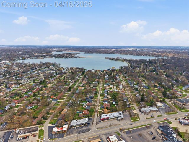 2674 Littletell Avenue, West Bloomfield Charter Township, MI 48324