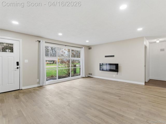 2674 Littletell Avenue, West Bloomfield Charter Township, MI 48324