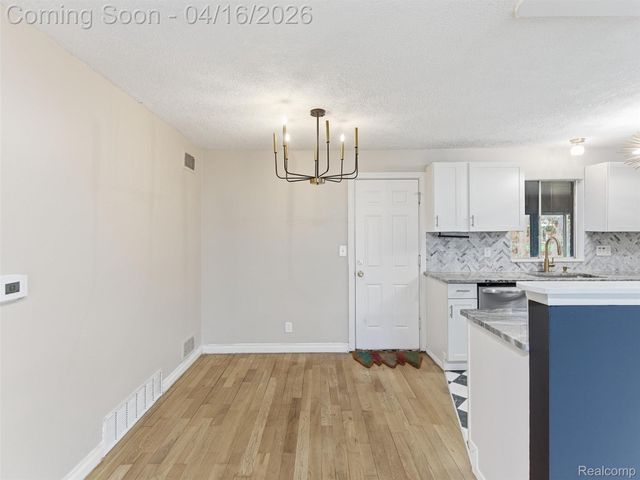 2674 Littletell Avenue, West Bloomfield Charter Township, MI 48324