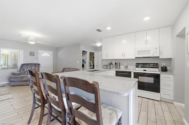 102 Crescent Lake DR, North Fort Myers, FL 33917