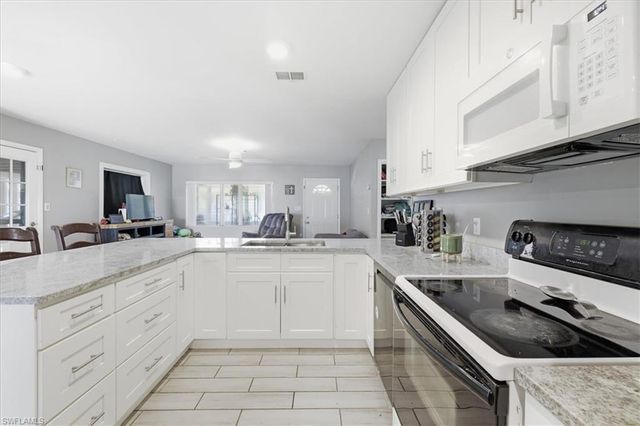 102 Crescent Lake DR, North Fort Myers, FL 33917