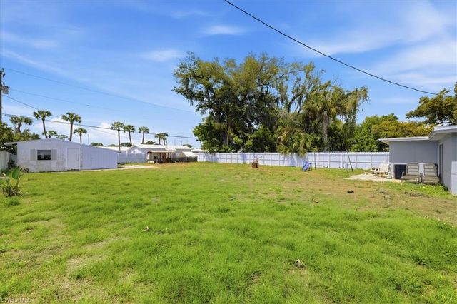 102 Crescent Lake DR, North Fort Myers, FL 33917