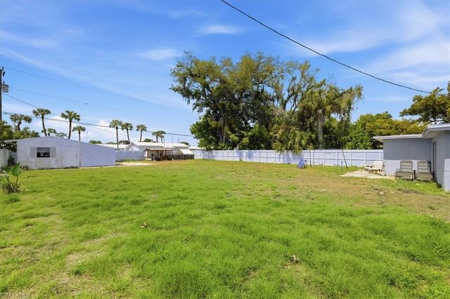 102 Crescent Lake DR, North Fort Myers, FL 33917