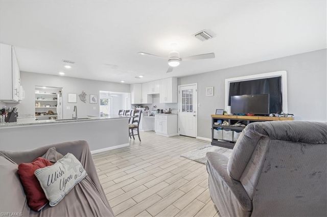 102 Crescent Lake DR, North Fort Myers, FL 33917