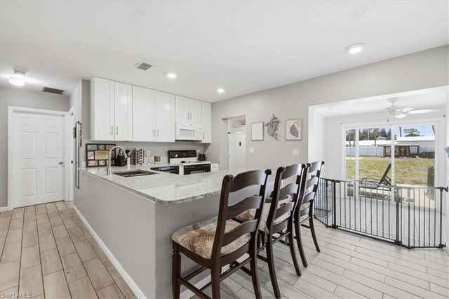 102 Crescent Lake DR, North Fort Myers, FL 33917