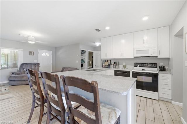 102 Crescent Lake DR, North Fort Myers, FL 33917