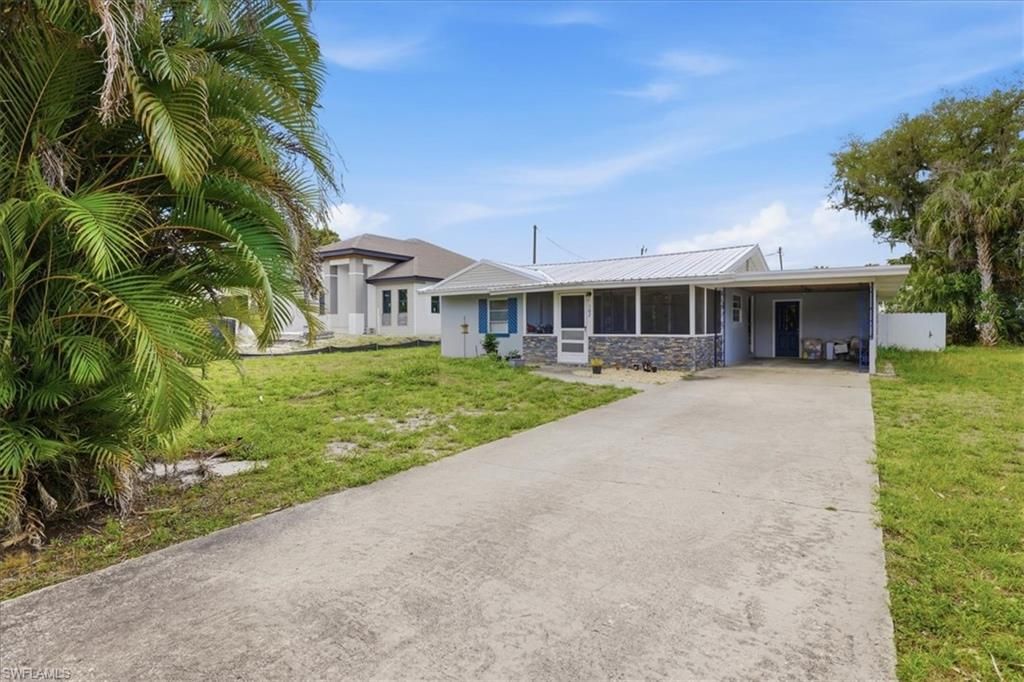 102 Crescent Lake DR, North Fort Myers, FL 33917