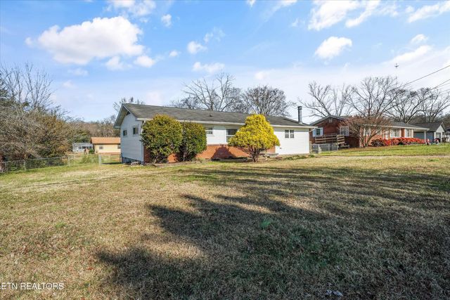 4317 Roaming Drive, Knoxville, TN 37912