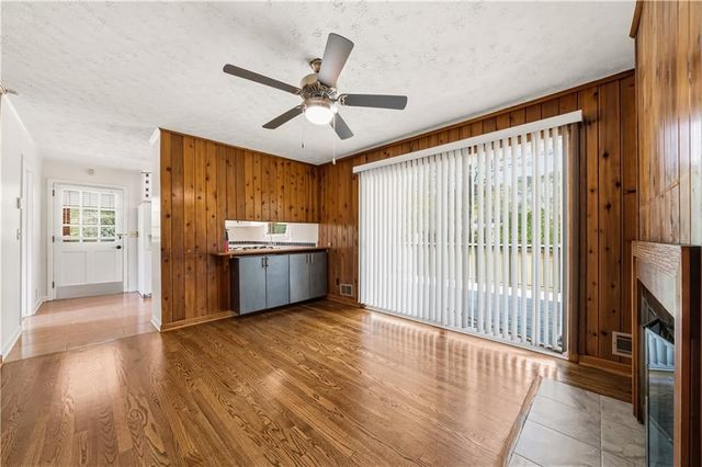 689 Old Canton Road, Marietta, GA 30068