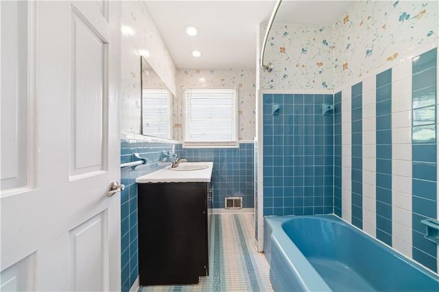 689 Old Canton Road, Marietta, GA 30068