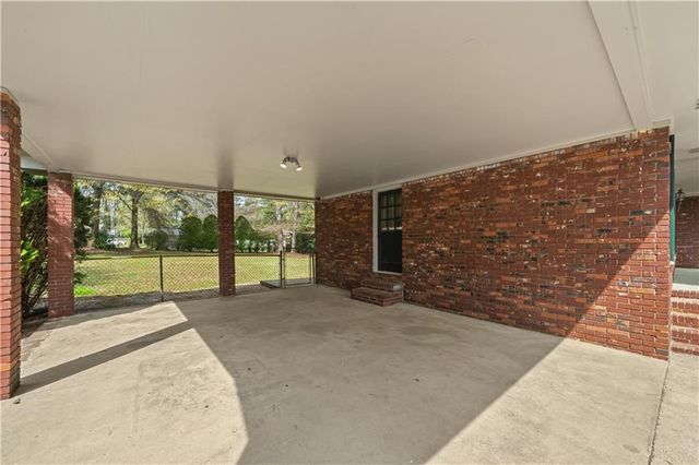 689 Old Canton Road, Marietta, GA 30068