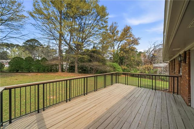 689 Old Canton Road, Marietta, GA 30068