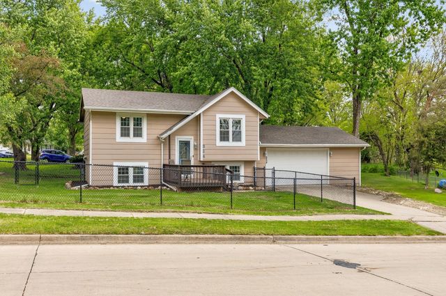 824 Casady Drive, Norwalk, IA 50211