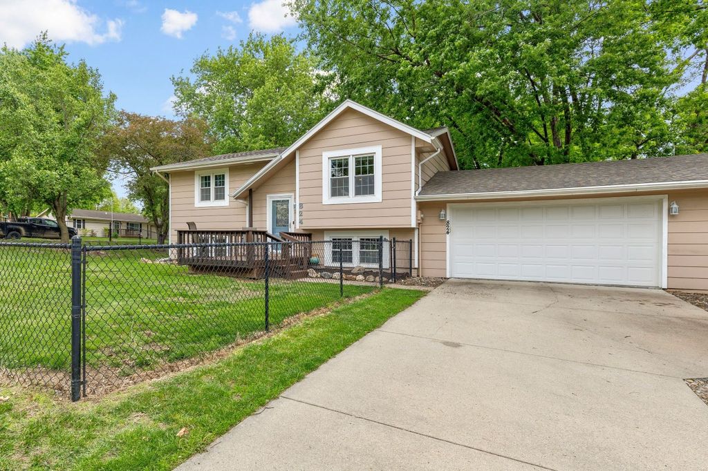 824 Casady Drive, Norwalk, IA 50211