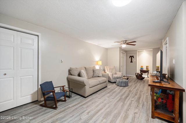 5401 Tarrant Ln, Crestwood, KY 40014