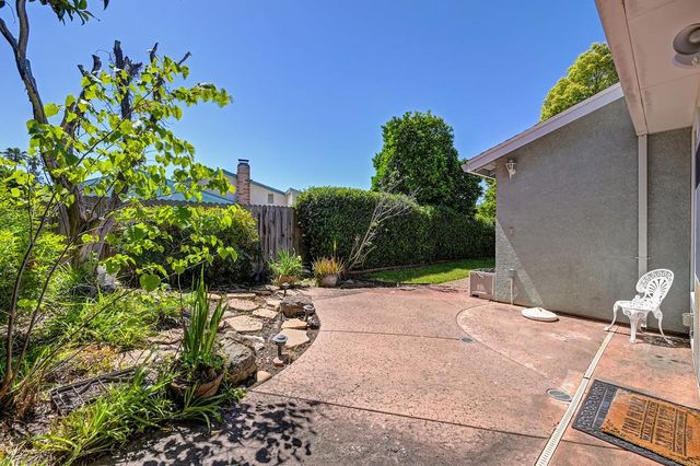 10000 Bromley Way, Sacramento, CA 95827