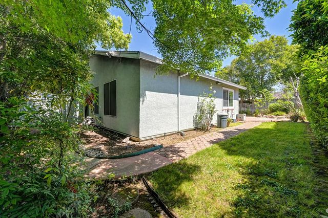 10000 Bromley Way, Sacramento, CA 95827
