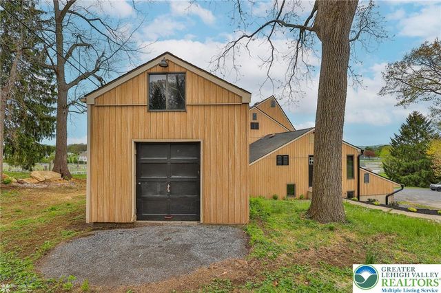 4410 Circle Drive, Lower Nazareth Twp, PA 18020