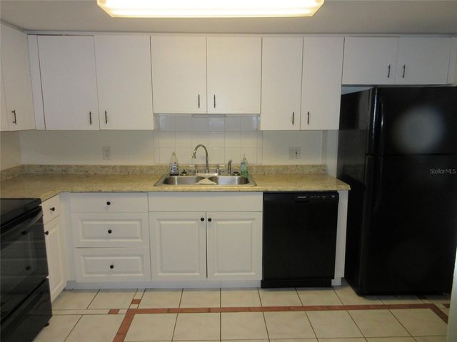 8216 FAIRWAYS CIRCLE C102, Ocala, FL 34472