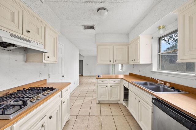 1857 Capri Lane, Seabrook, TX 77586