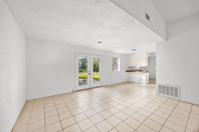 1857 Capri Lane, Seabrook, TX 77586