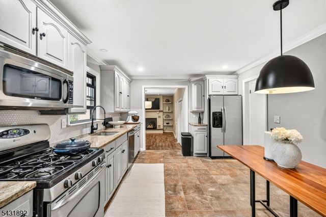 25 State St, Clark Twp., NJ 07066