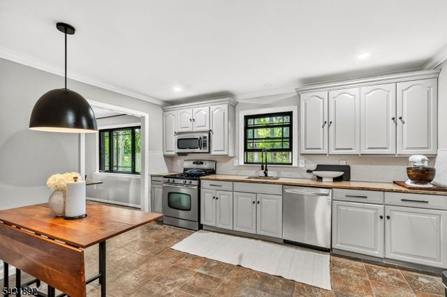 25 State St, Clark Twp., NJ 07066
