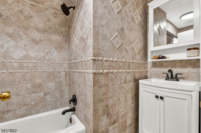 25 State St, Clark Twp., NJ 07066