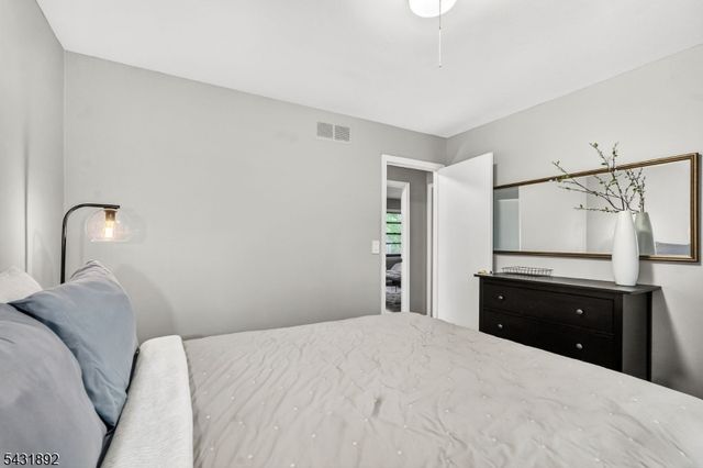 25 State St, Clark Twp., NJ 07066