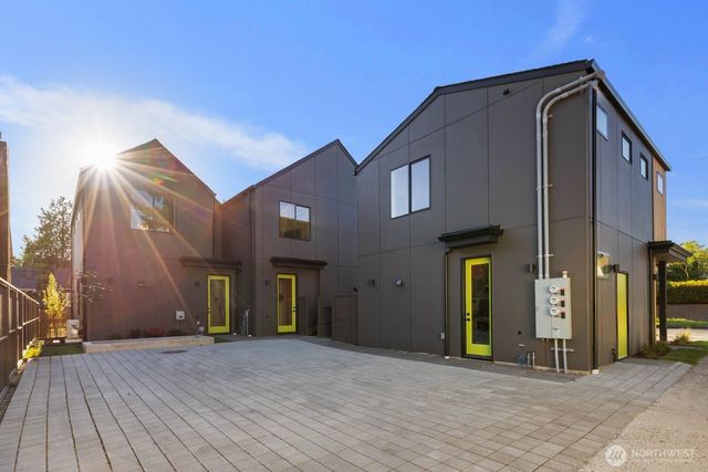 3305 S Hanford Street, Seattle, WA 98144