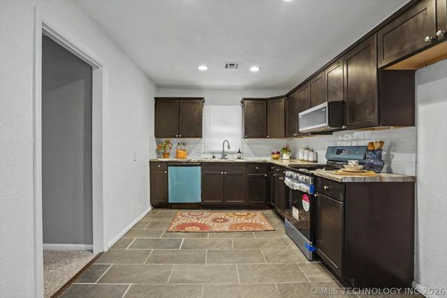 2525 N Xanthus Avenue, Tulsa, OK 74110