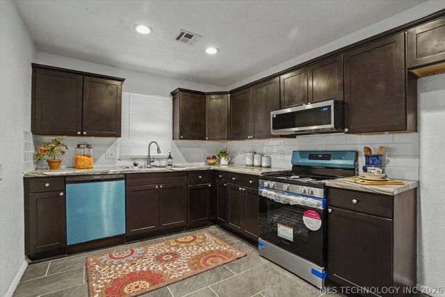 2525 N Xanthus Avenue, Tulsa, OK 74110