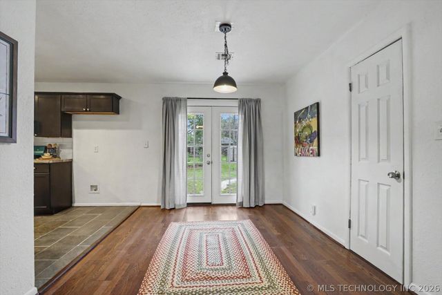 2525 N Xanthus Avenue, Tulsa, OK 74110