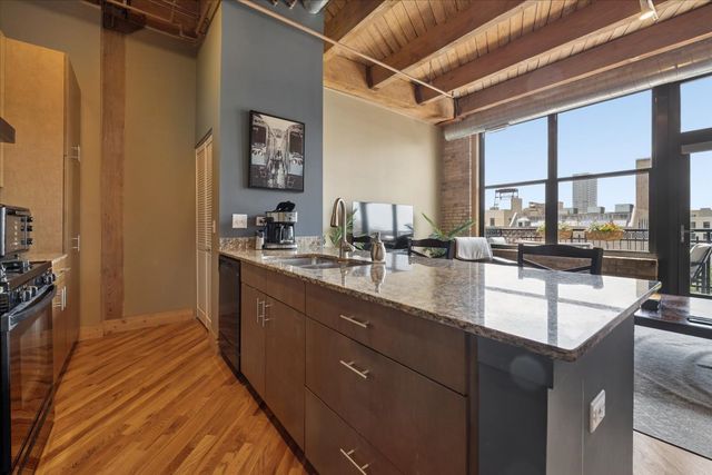 1040 W ADAMS Street 402, Chicago, IL 60607