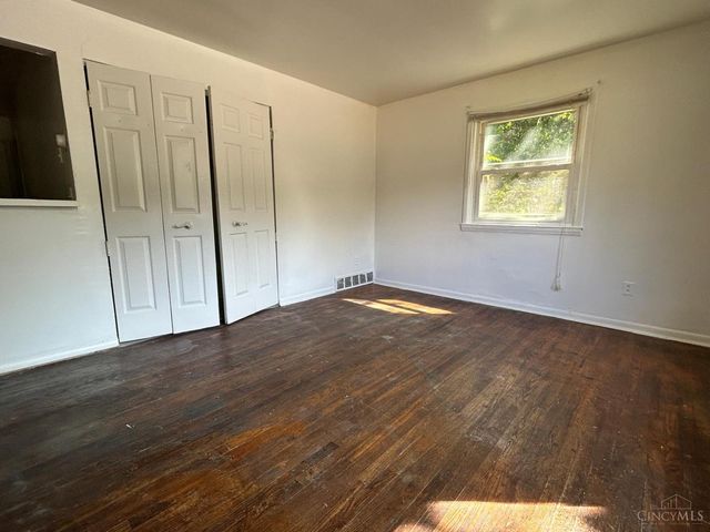 128 Clinton Springs Avenue, Cincinnati, OH 45217
