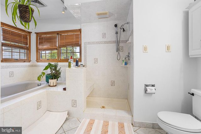 212 WHITE HORSE, West Collingswood, NJ 08107
