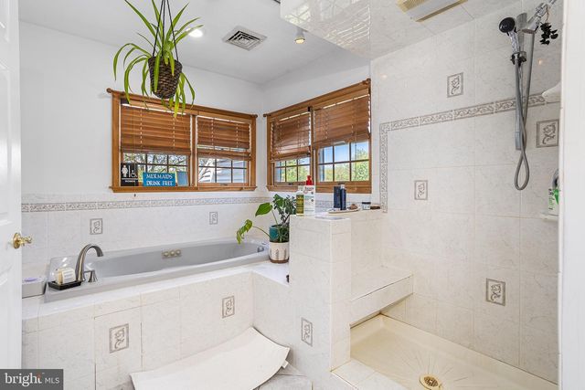 212 WHITE HORSE, West Collingswood, NJ 08107