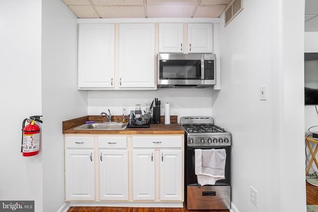212 WHITE HORSE, West Collingswood, NJ 08107