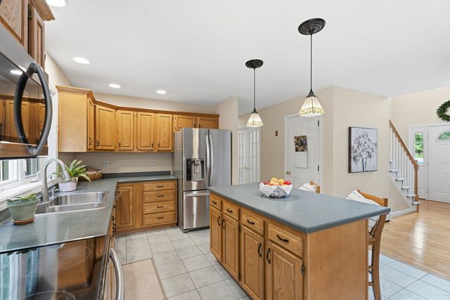 5 Alderwood Court, Hooksett, NH 03106