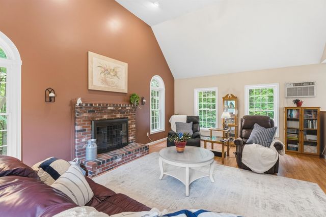 5 Alderwood Court, Hooksett, NH 03106