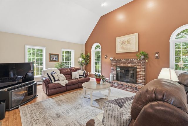 5 Alderwood Court, Hooksett, NH 03106
