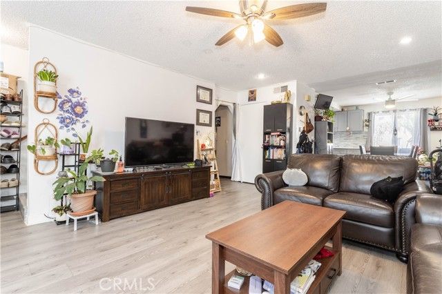 14325 Terra Bella, Panorama City (los Angeles), CA 91402