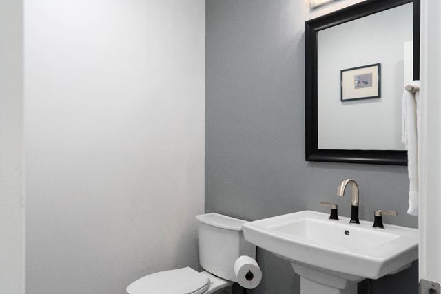 26 River Bluff Ln, Carmichael, CA 95608