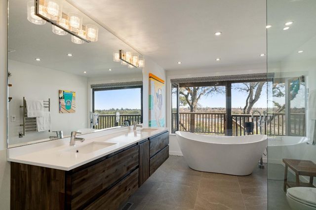 26 River Bluff Ln, Carmichael, CA 95608