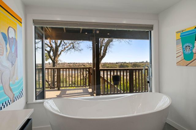 26 River Bluff Ln, Carmichael, CA 95608