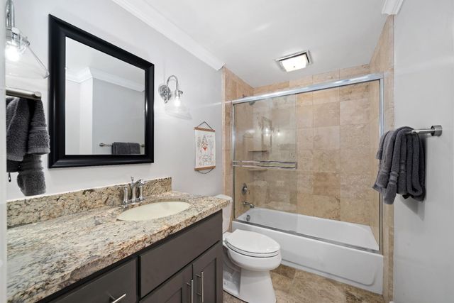 26 River Bluff Ln, Carmichael, CA 95608