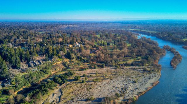 26 River Bluff Ln, Carmichael, CA 95608