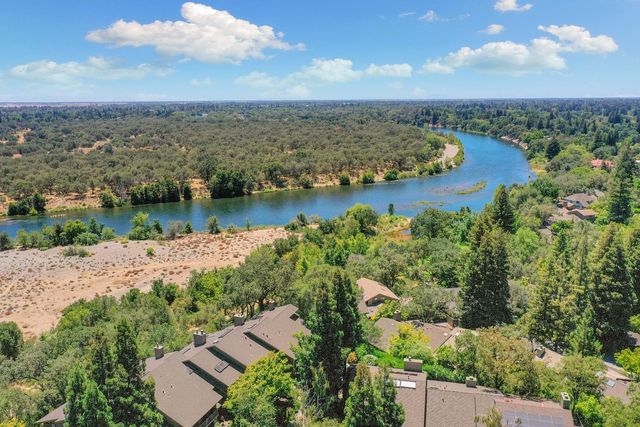 26 River Bluff Ln, Carmichael, CA 95608